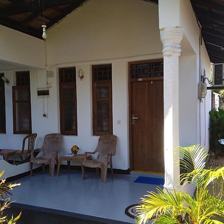 Aaliya Bay Hotel Arugam Bay Buitenkant foto