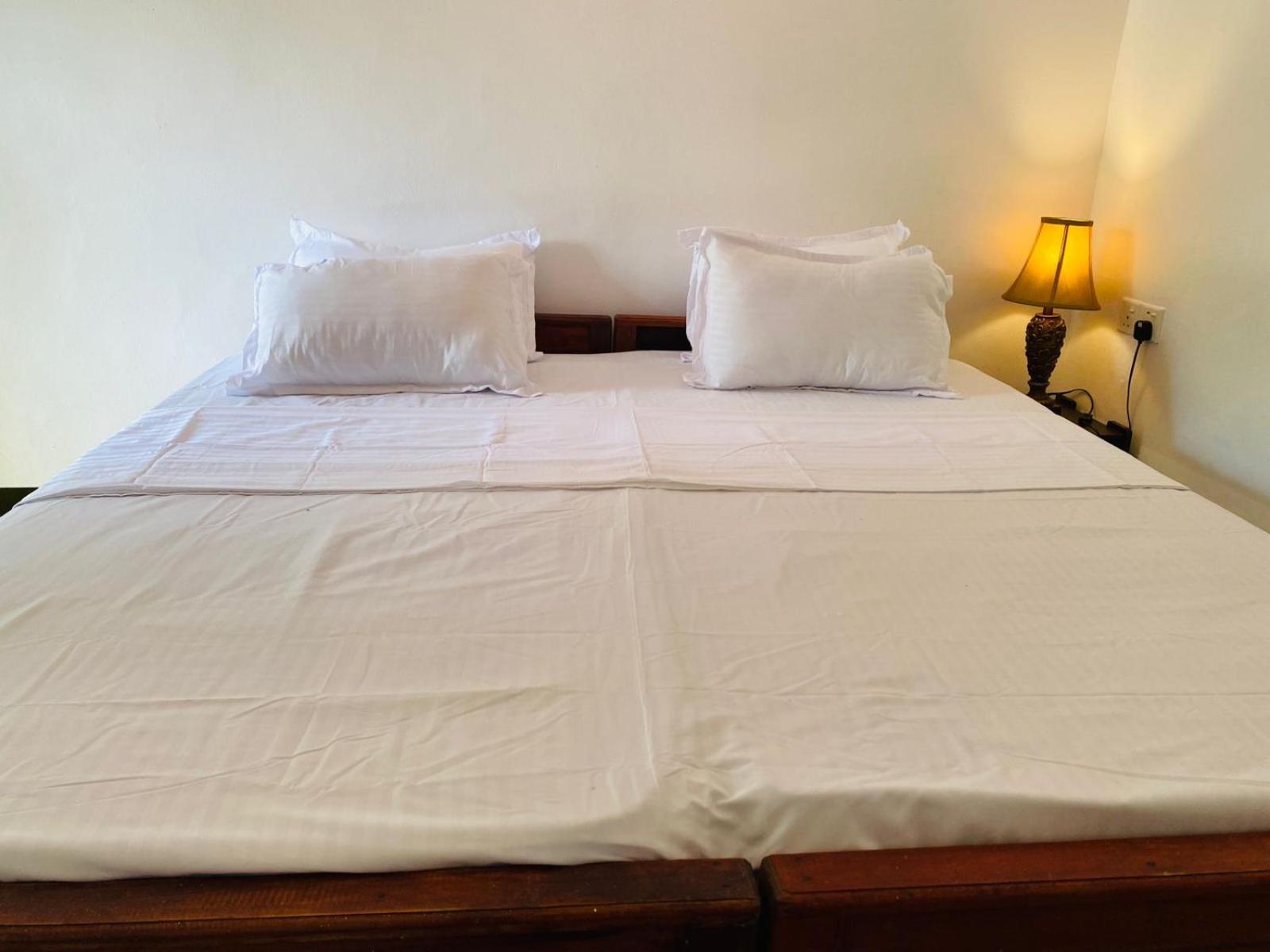 Aaliya Bay Hotel Arugam Bay Buitenkant foto
