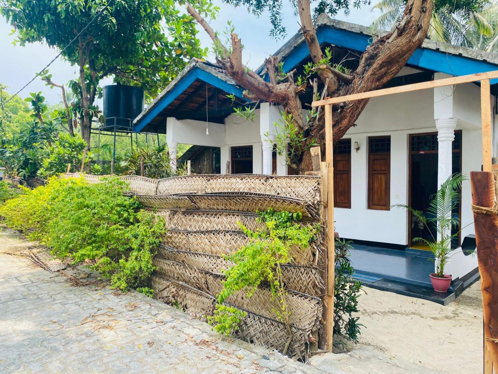 Aaliya Bay Hotel Arugam Bay Buitenkant foto