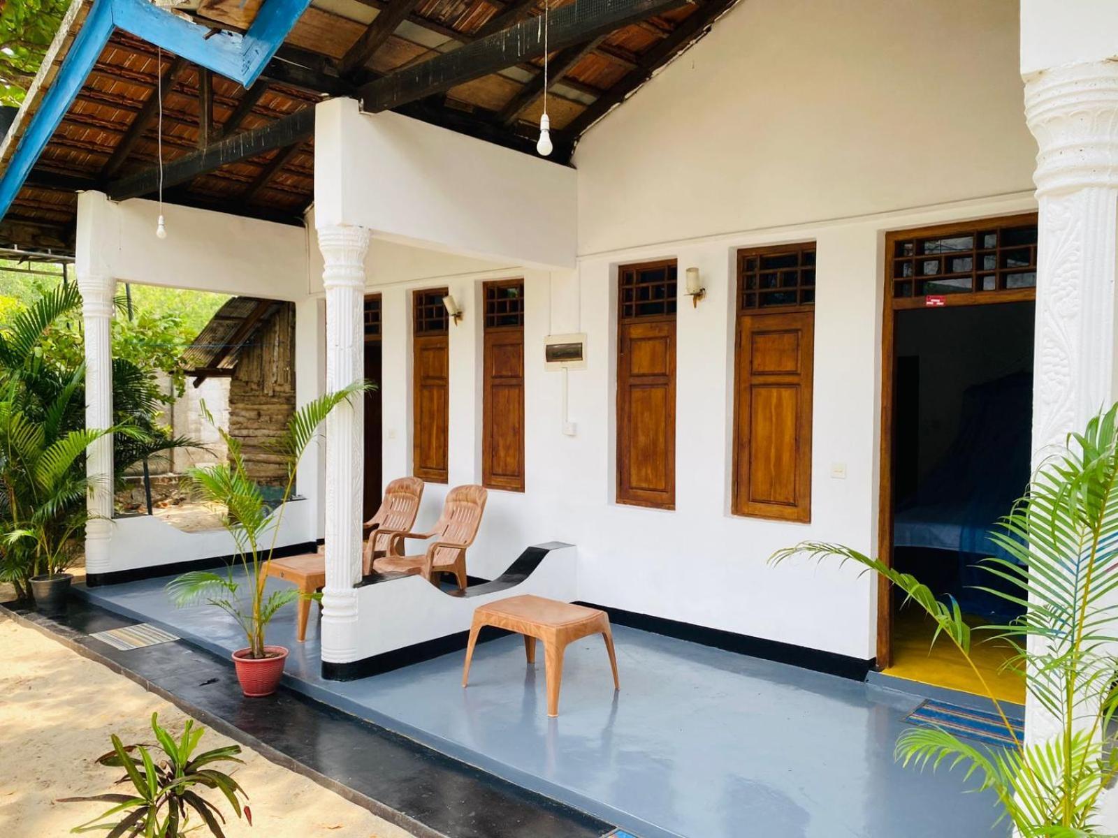 Aaliya Bay Hotel Arugam Bay Buitenkant foto