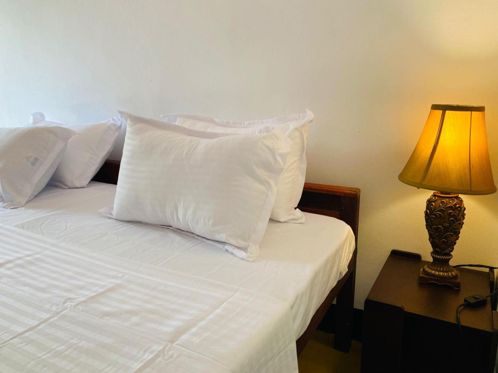 Aaliya Bay Hotel Arugam Bay Buitenkant foto